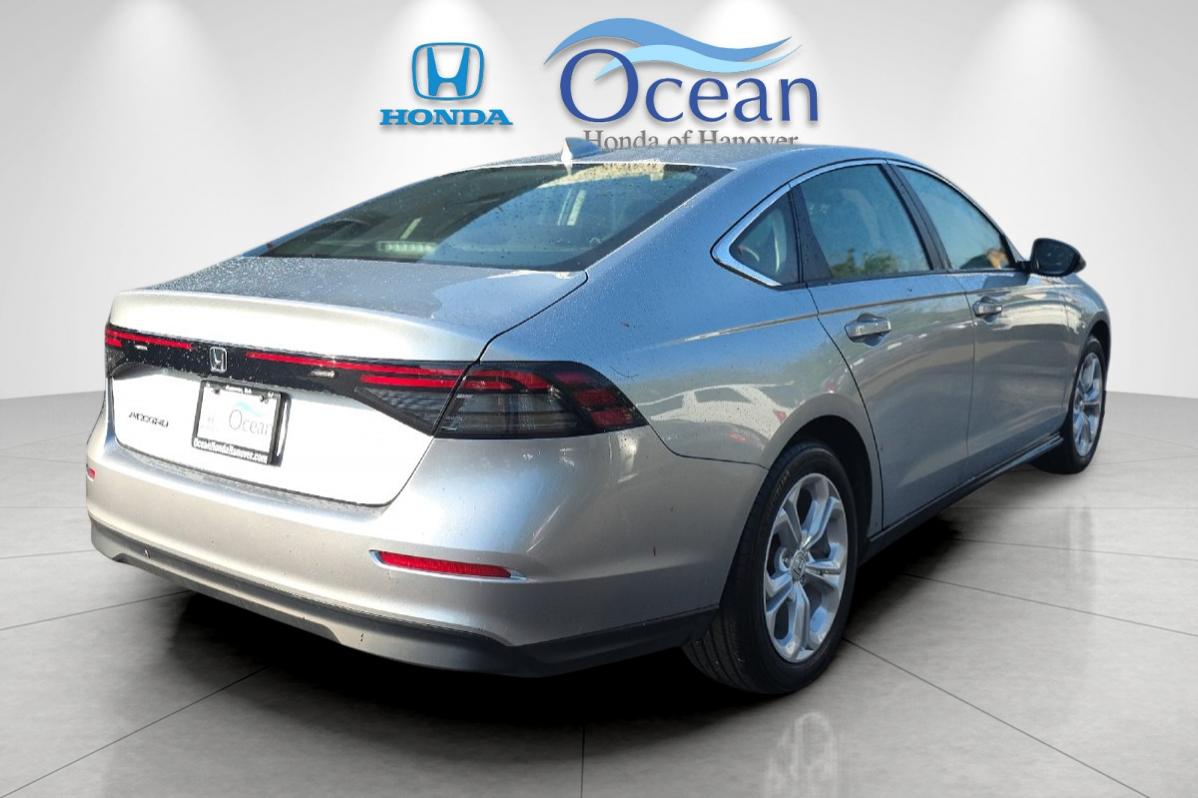 Used 2025 Solar Silver Metallic Honda LX image 3