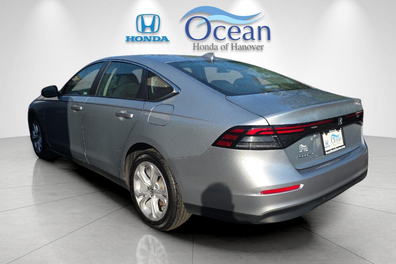 Used 2025 Solar Silver Metallic Honda LX image 5