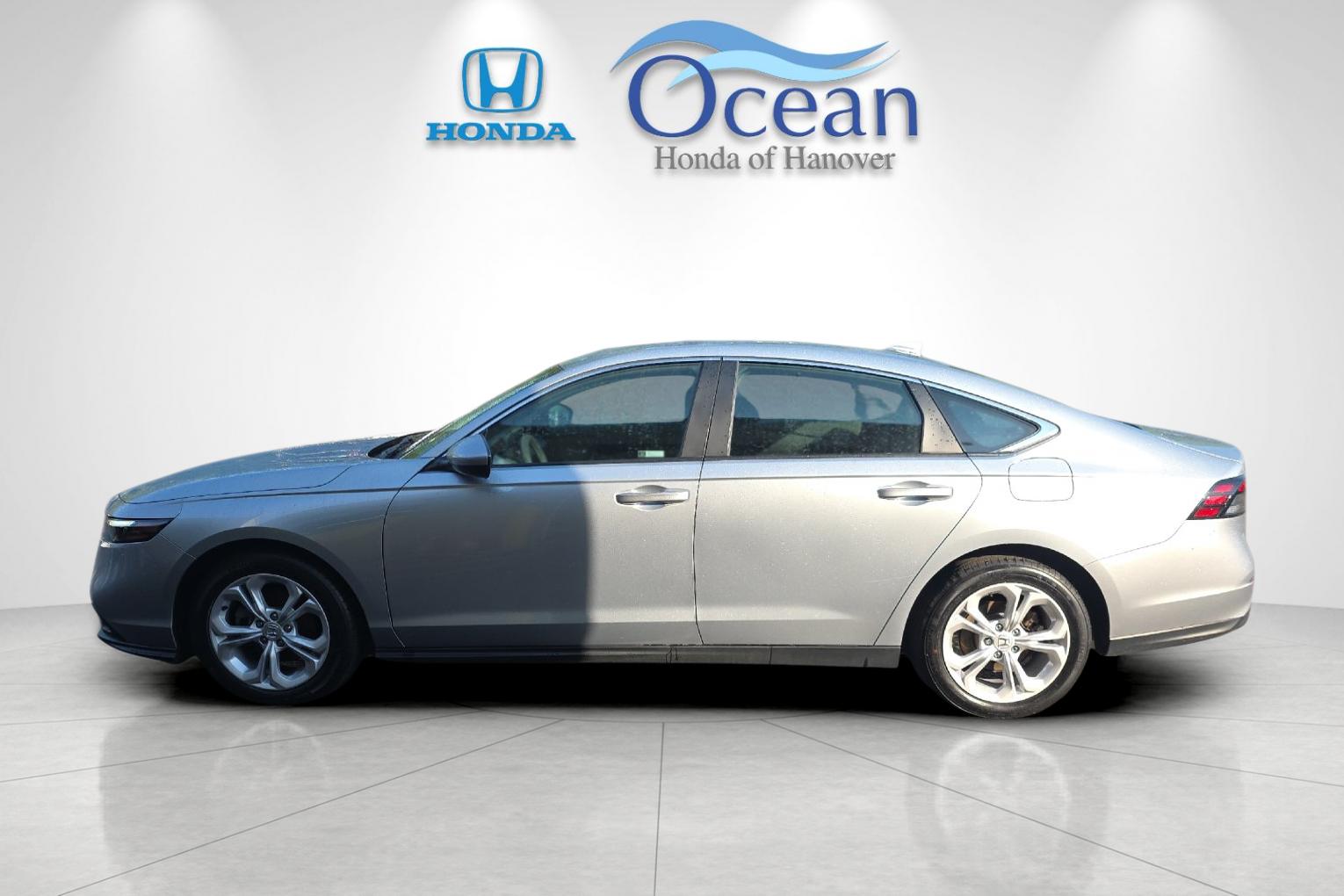 Used 2025 Solar Silver Metallic Honda LX image 6
