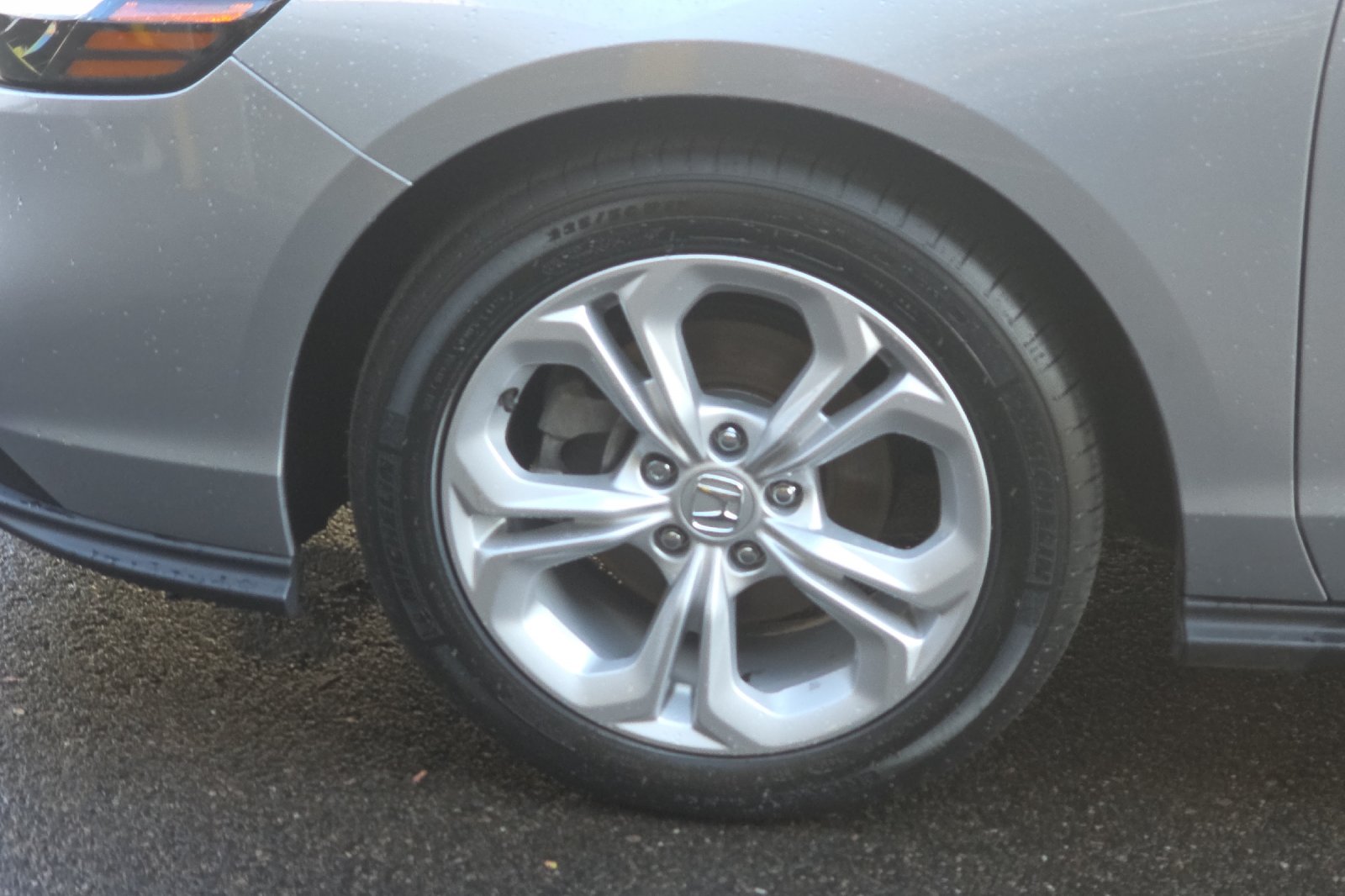 Used 2025 Solar Silver Metallic Honda LX image 23