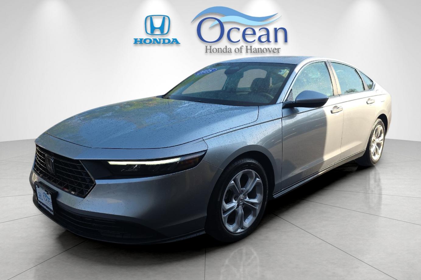 Used 2025 Solar Silver Metallic Honda LX image 7