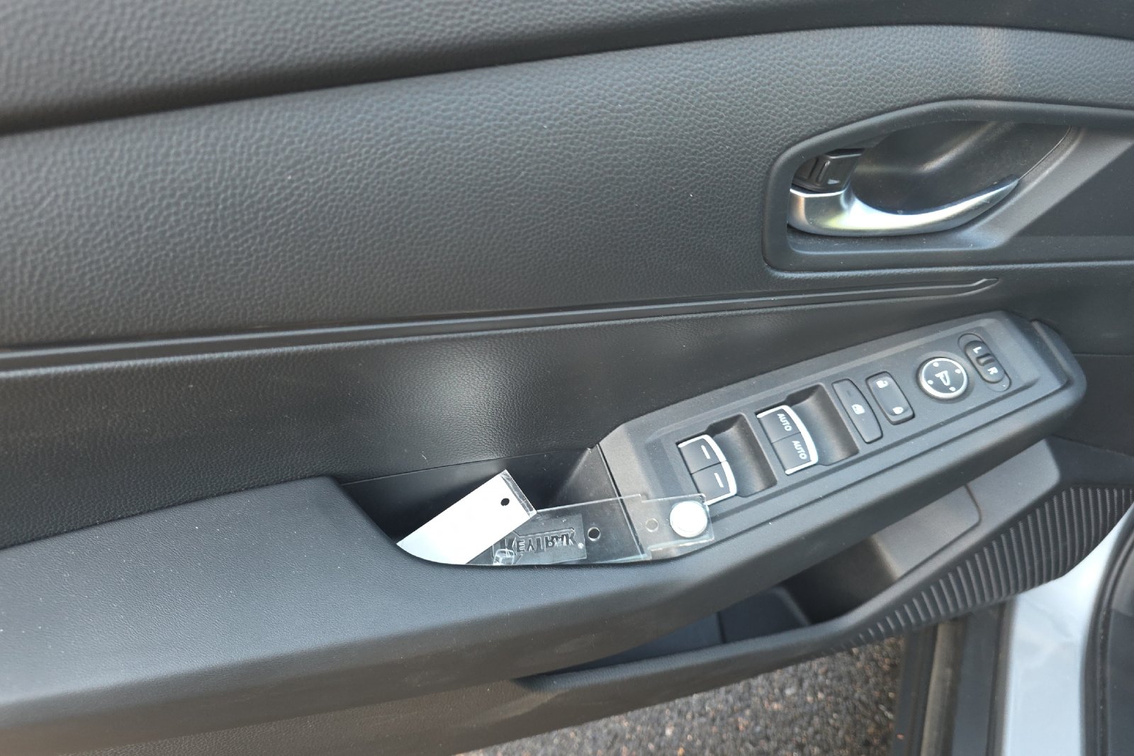 Used 2025 Solar Silver Metallic Honda LX image 12