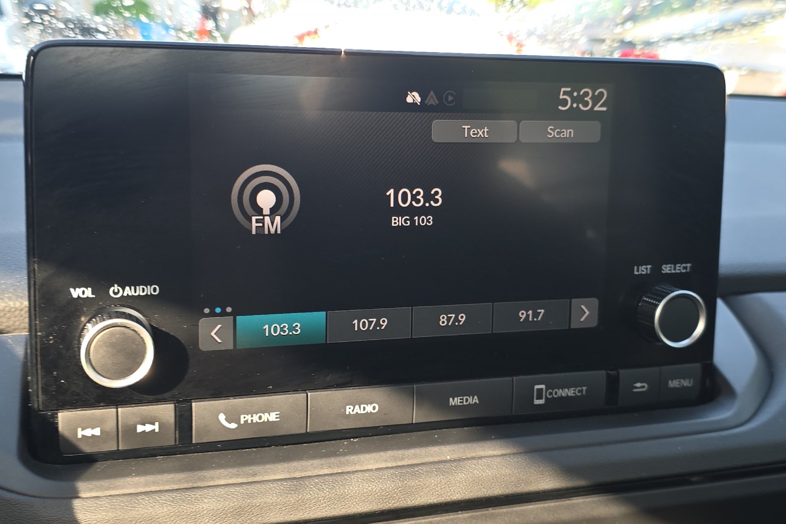 Used 2025 Solar Silver Metallic Honda LX image 17