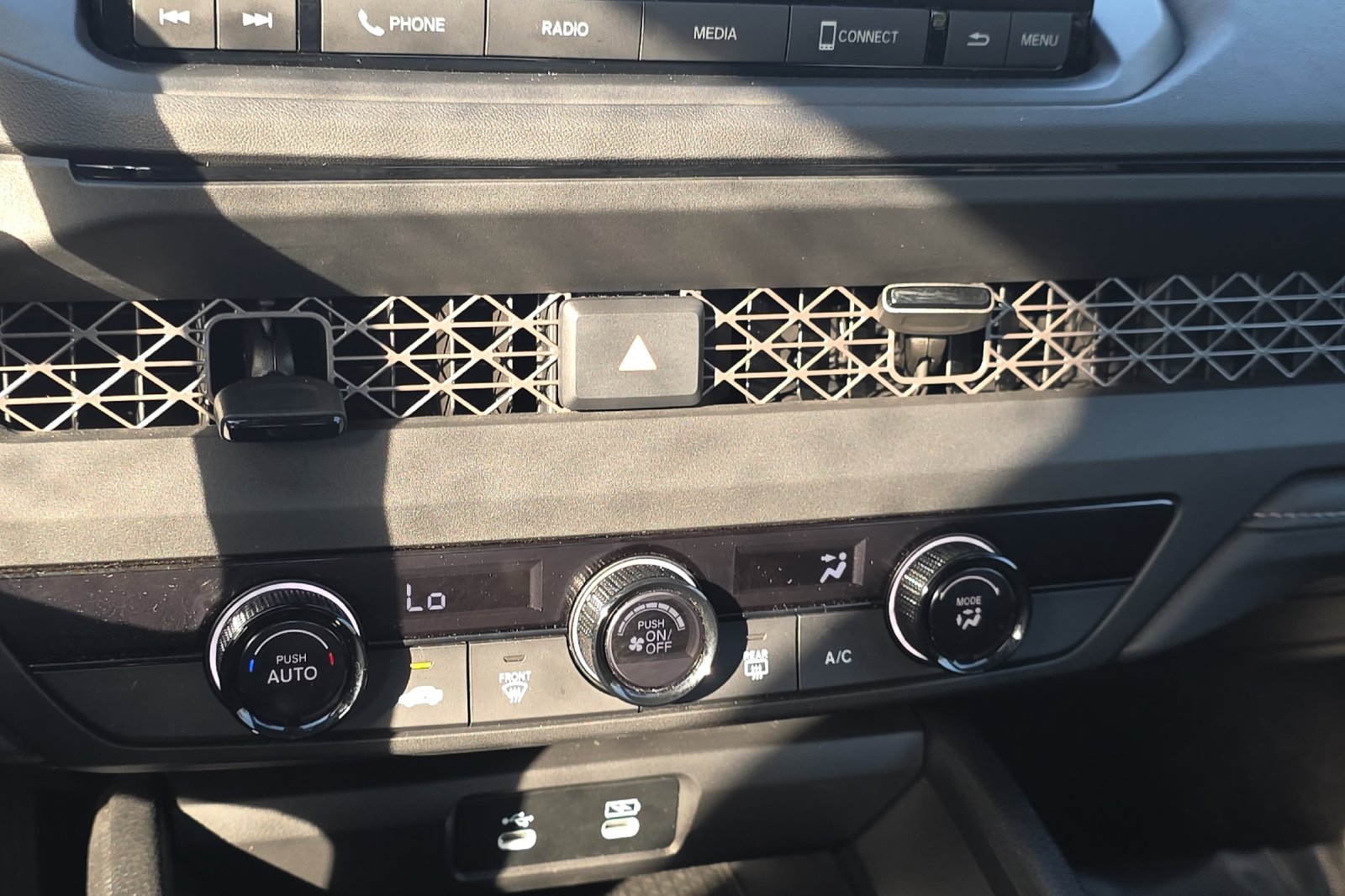 Used 2025 Solar Silver Metallic Honda LX image 19