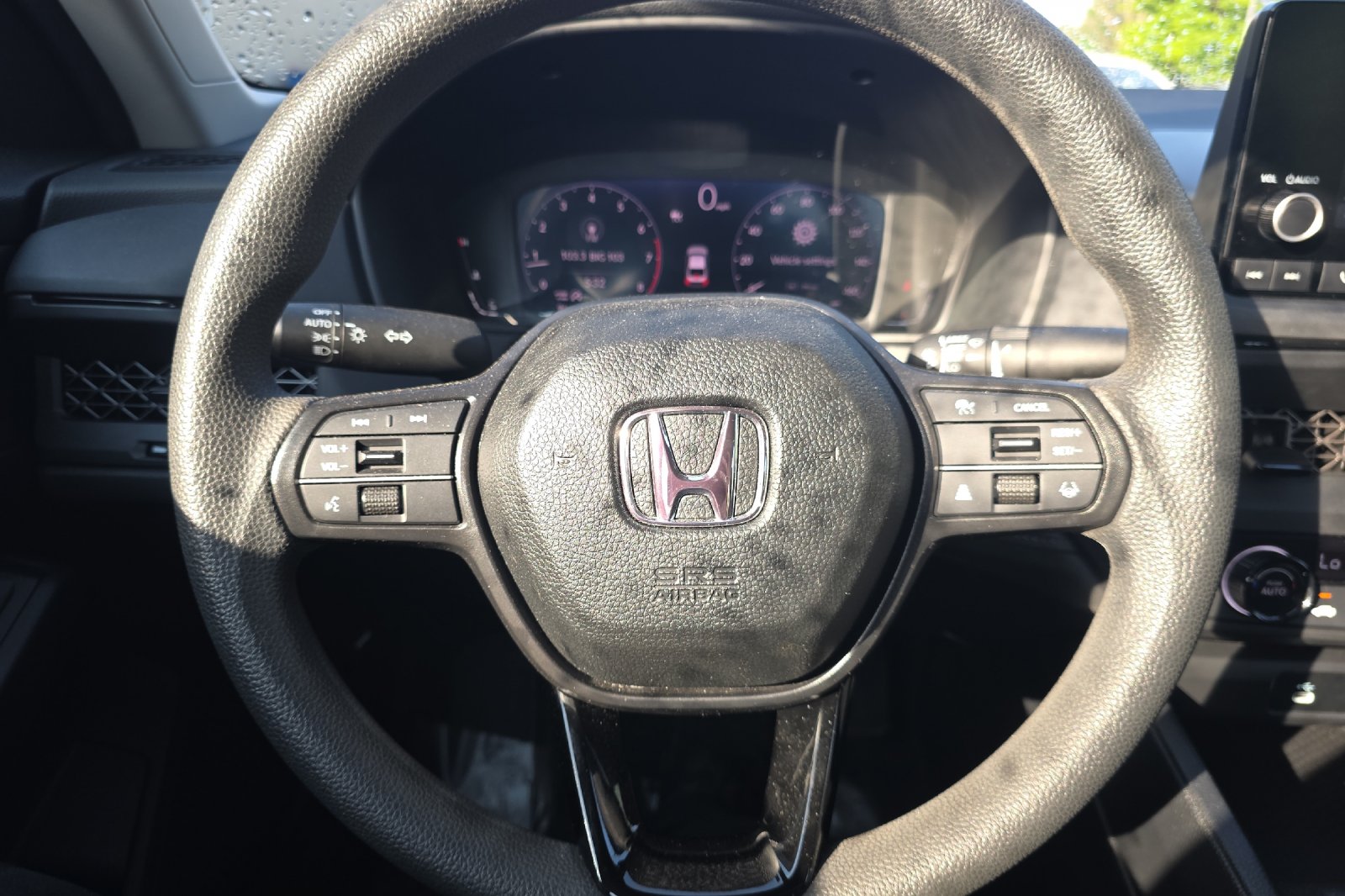Used 2025 Solar Silver Metallic Honda LX image 21