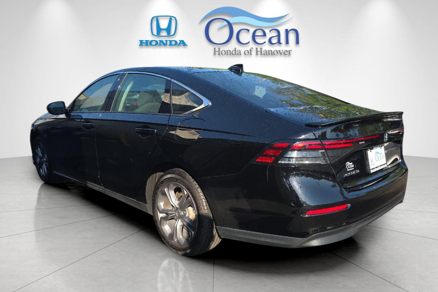 Used 2024 Crystal Black Pearl Honda EX image 5