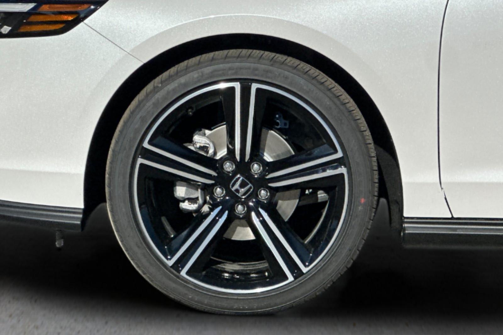 New 2026 Platinum White Pearl Honda SE image 31