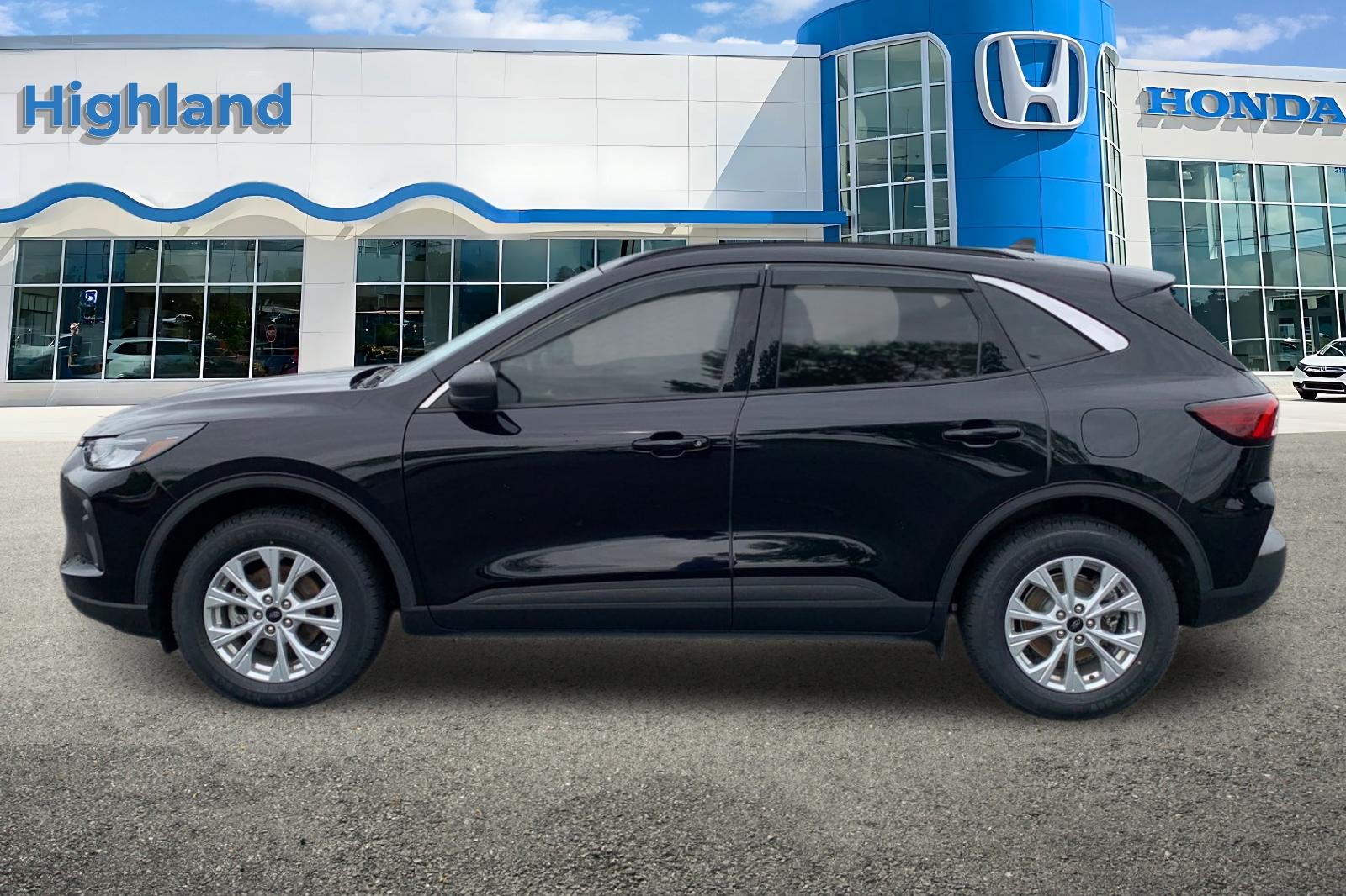 Used 2024 Black Metallic Ford Active image 2