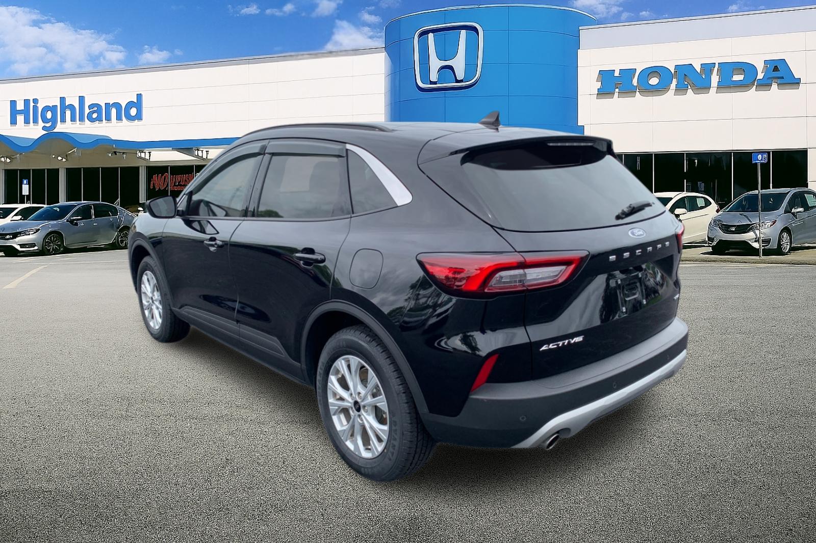 Used 2024 Black Metallic Ford Active image 3