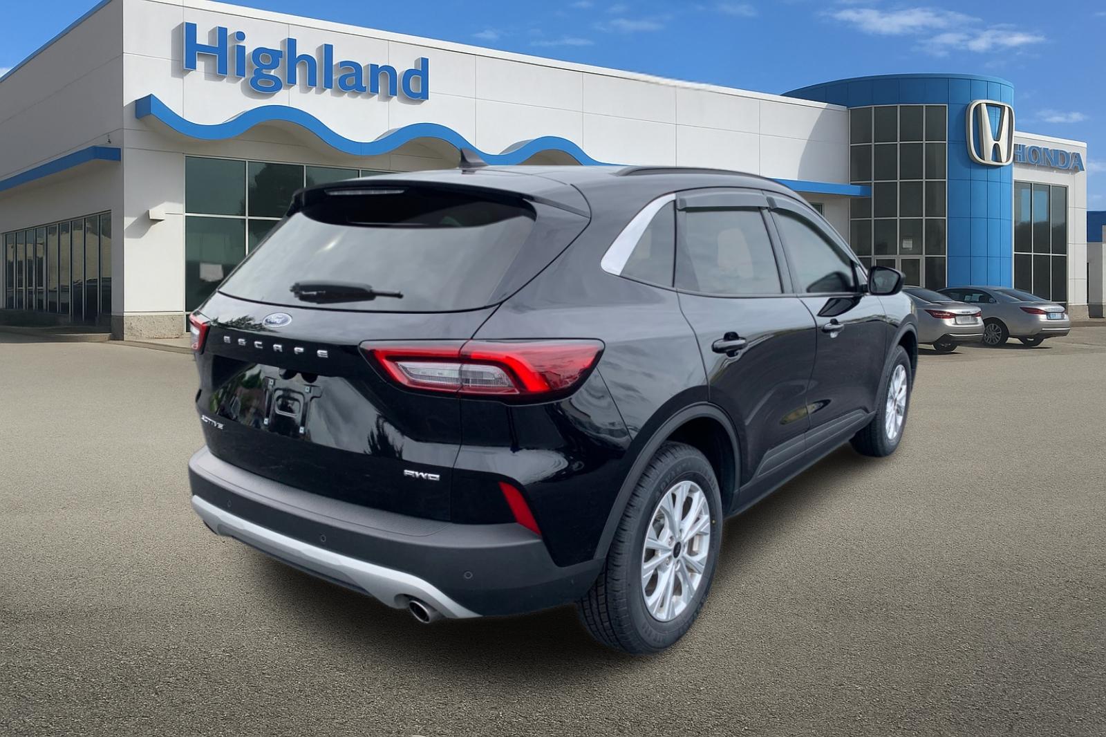 Used 2024 Black Metallic Ford Active image 5