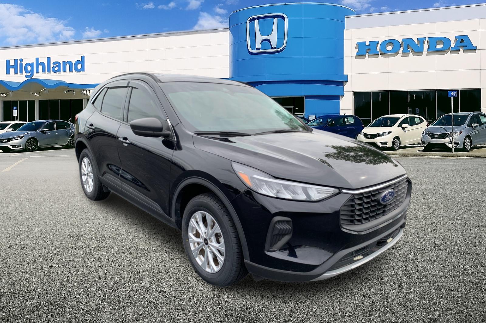 Used 2024 Black Metallic Ford Active image 7