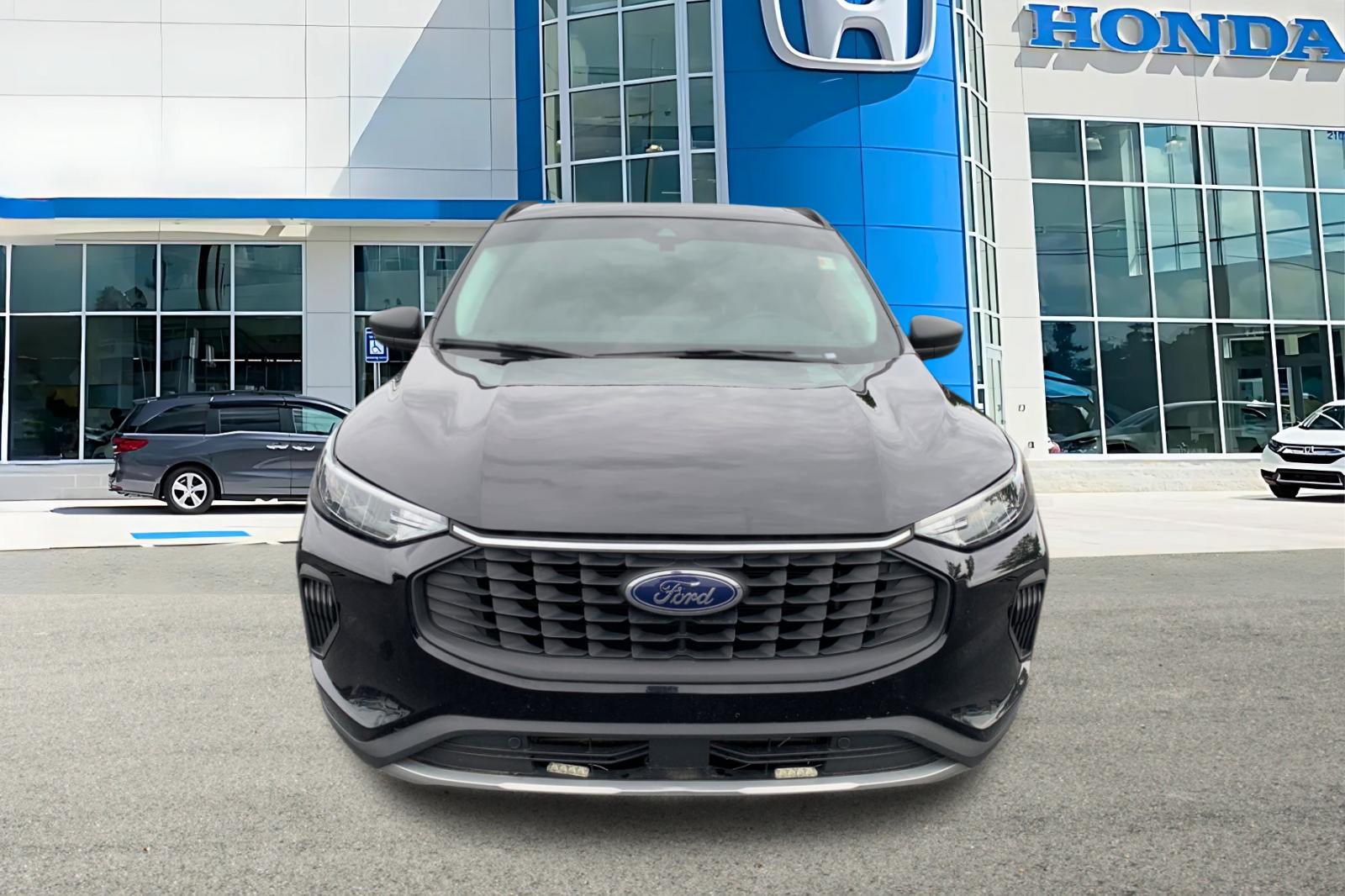 Used 2024 Black Metallic Ford Active image 8