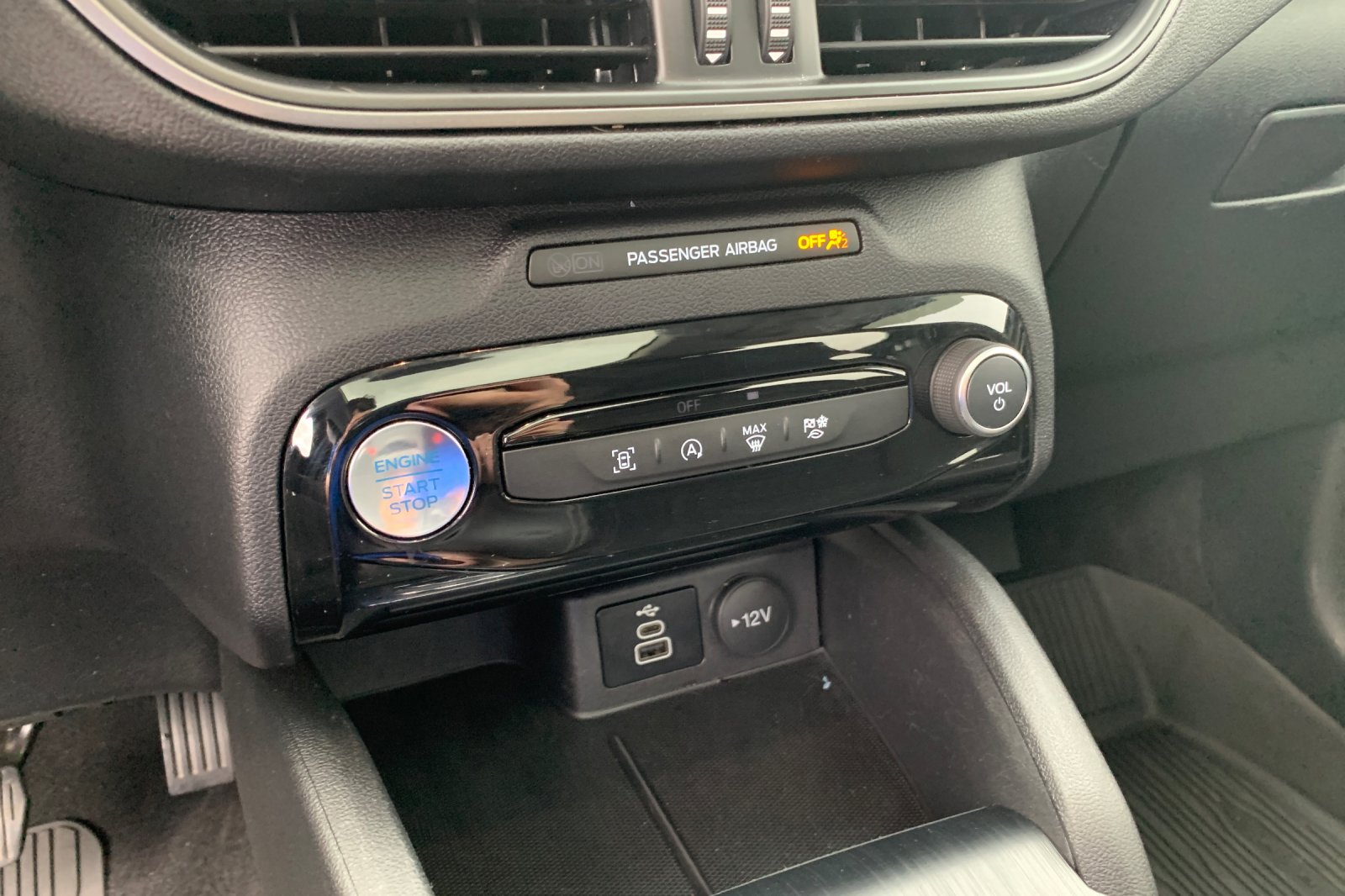 Used 2024 Black Metallic Ford Active image 26