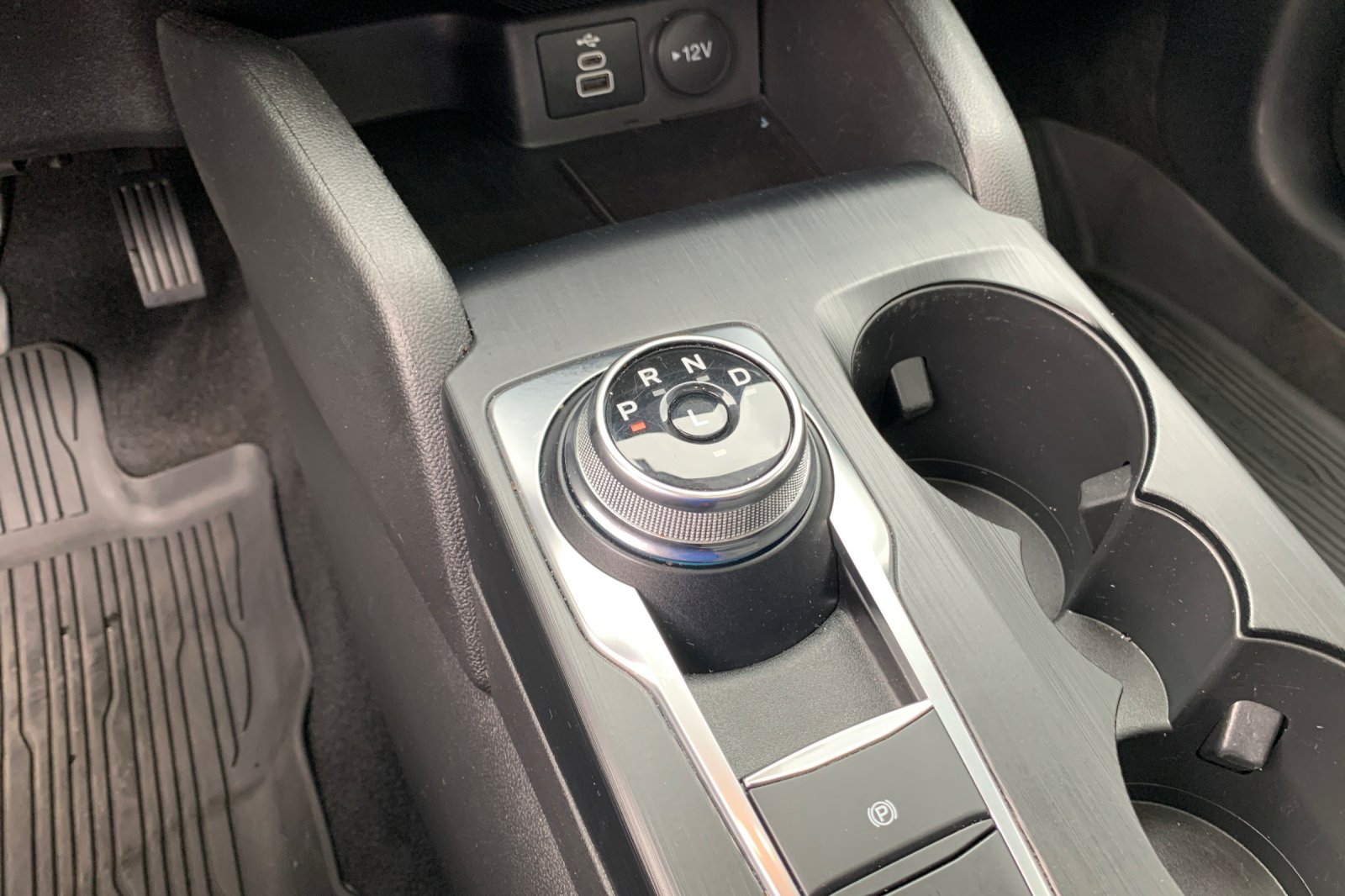 Used 2024 Black Metallic Ford Active image 27