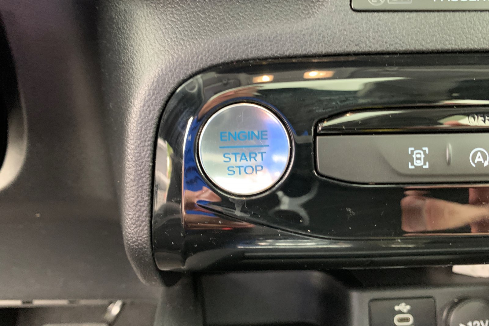 Used 2024 Black Metallic Ford Active image 28