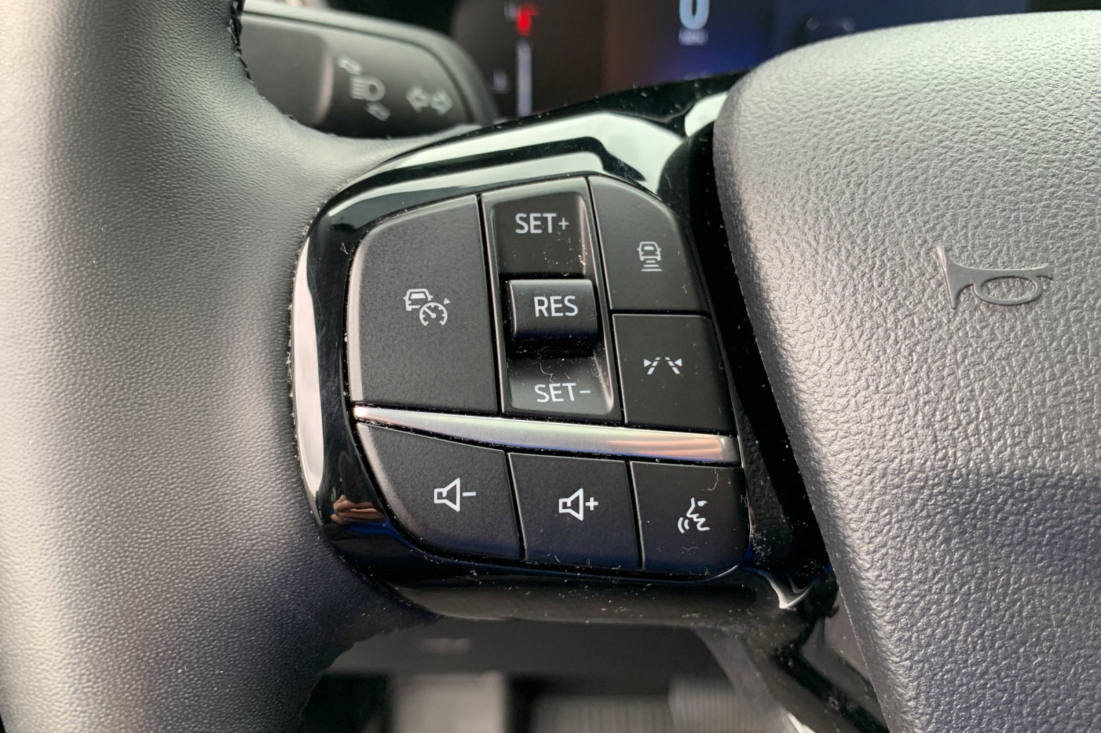 Used 2024 Black Metallic Ford Active image 30