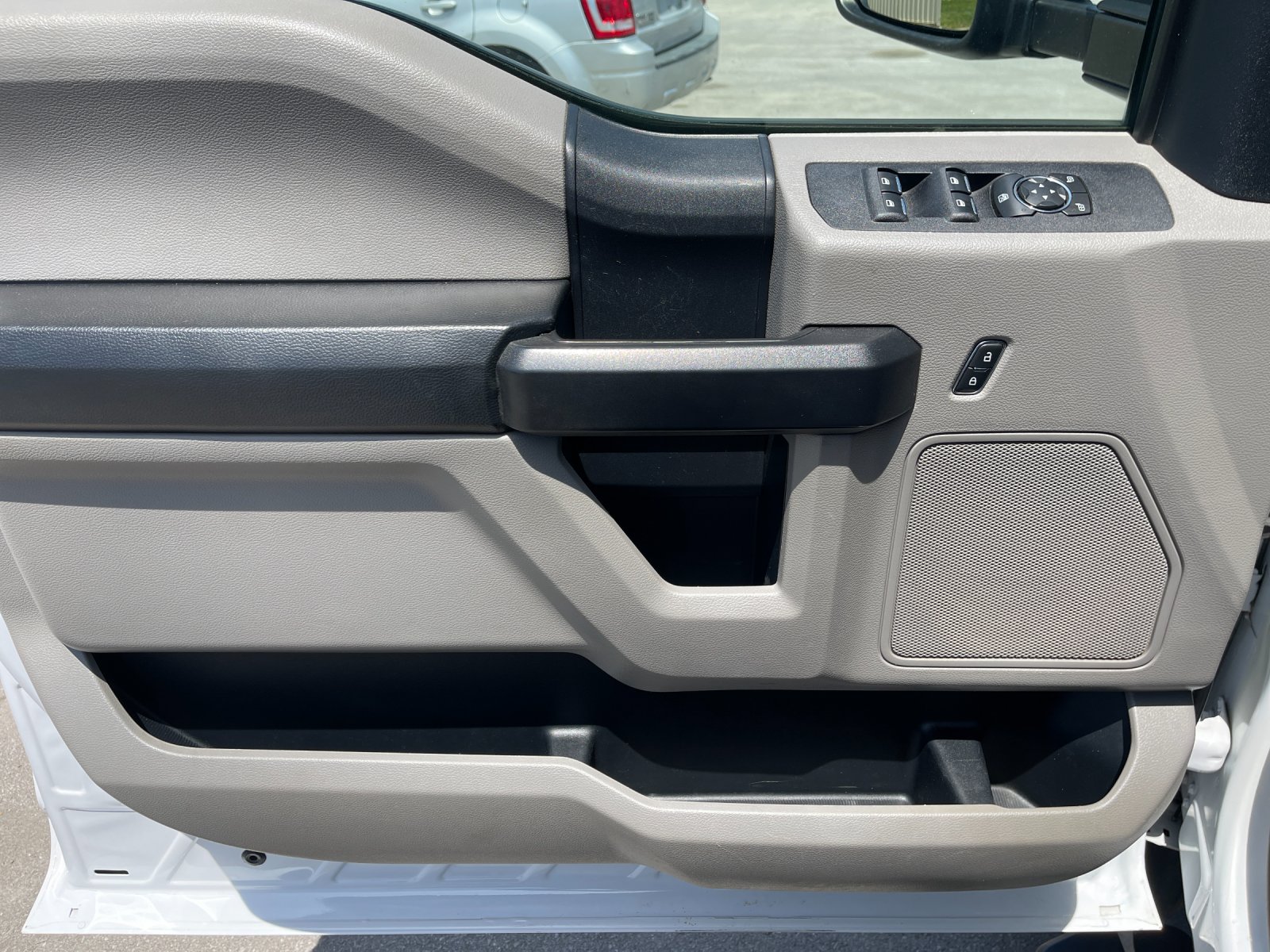 Used 2020 White Ford XL image 12