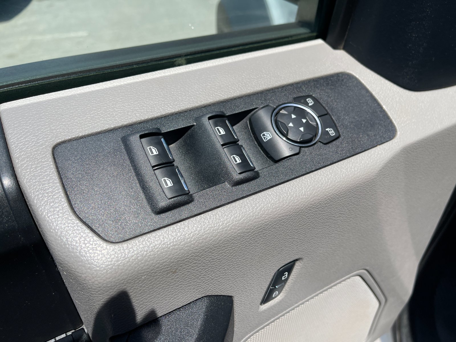 Used 2020 White Ford XL image 13