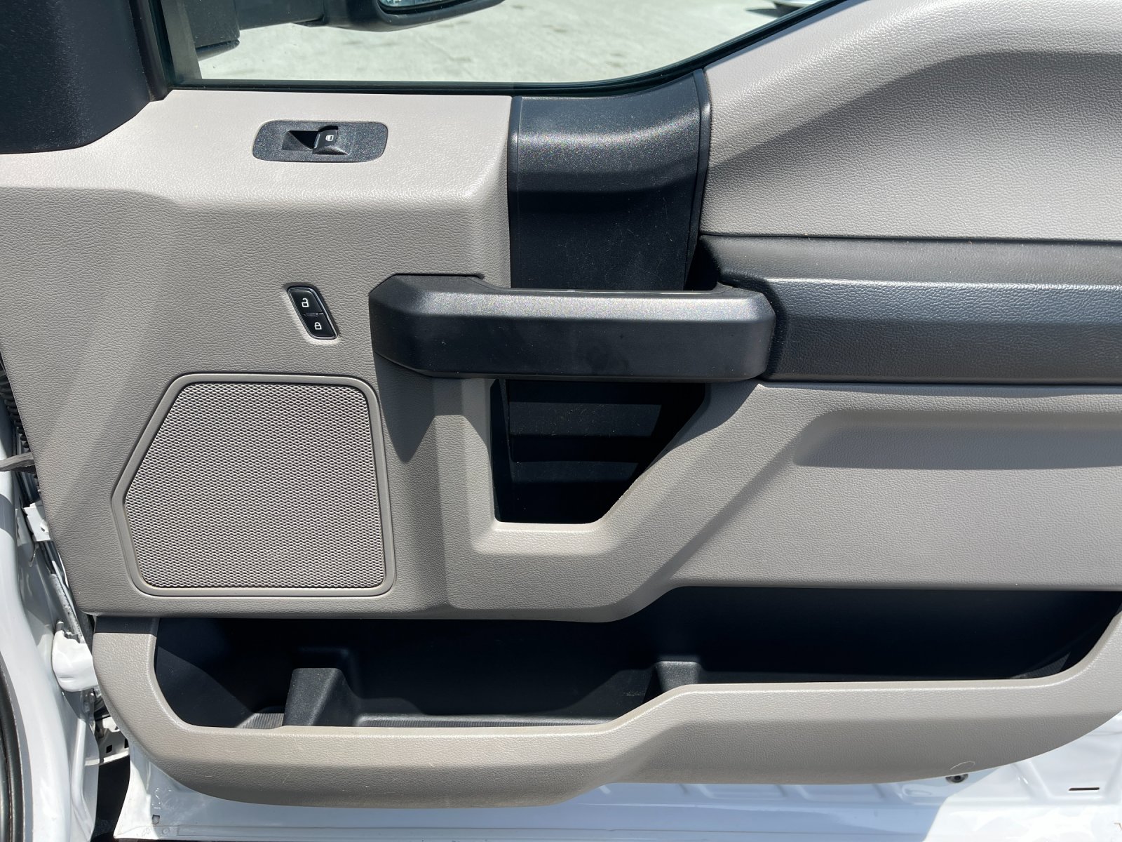 Used 2020 White Ford XL image 18