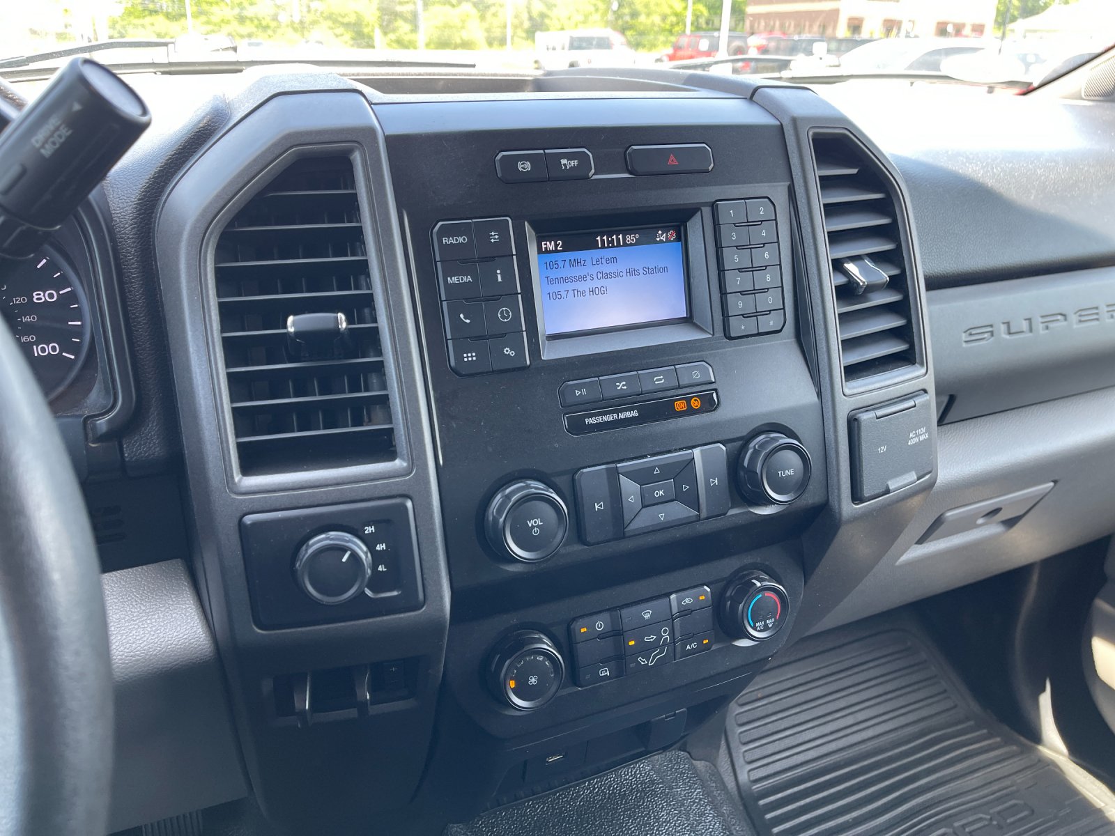 Used 2020 White Ford XL image 19