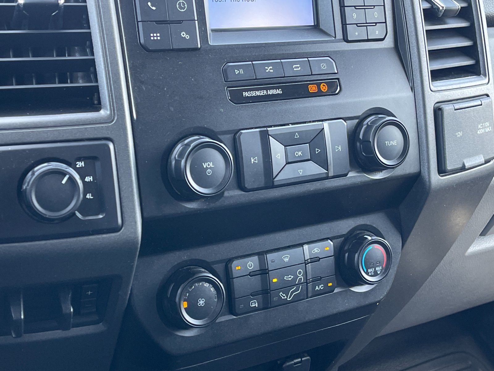 Used 2020 White Ford XL image 21