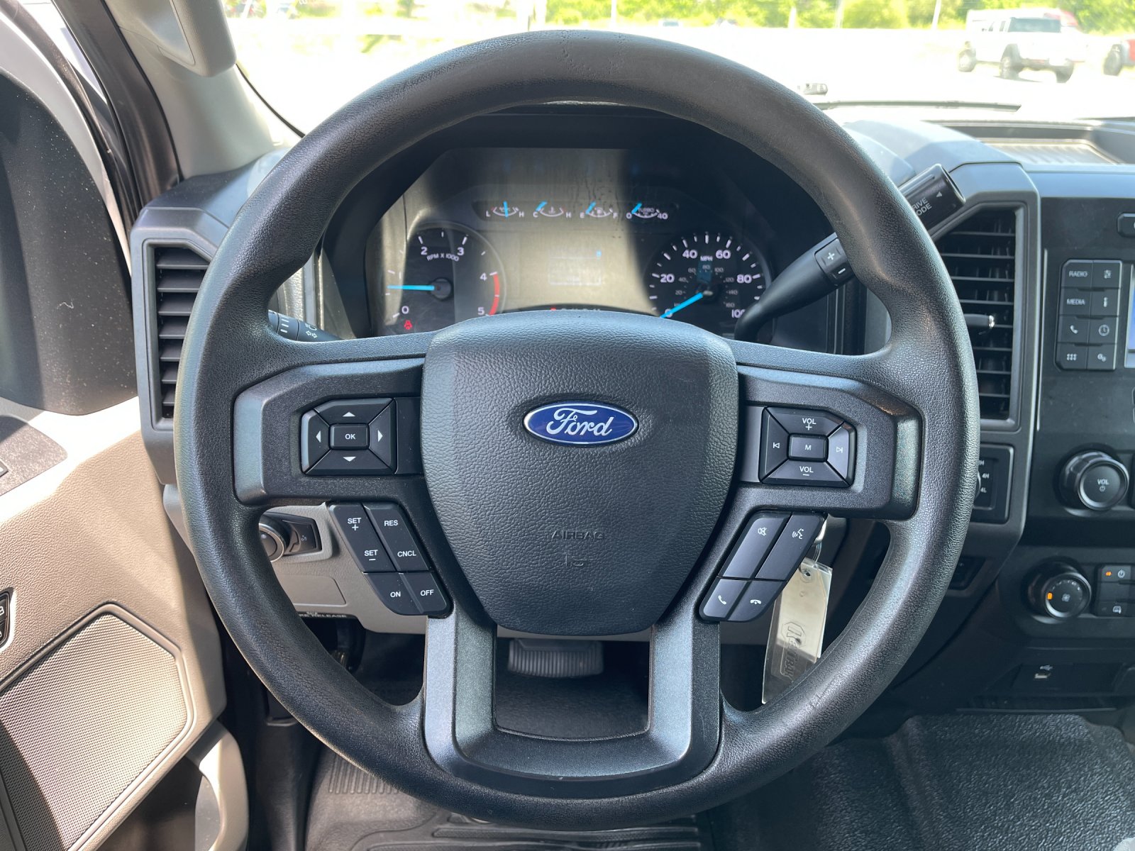 Used 2020 White Ford XL image 23