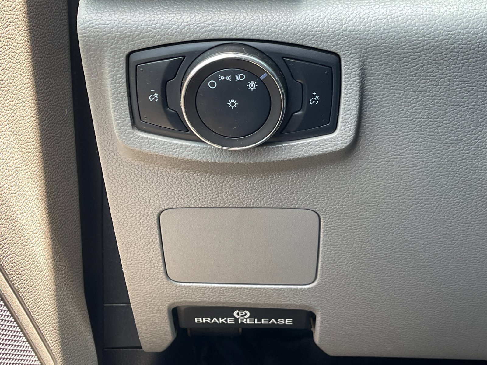 Used 2020 White Ford XL image 28