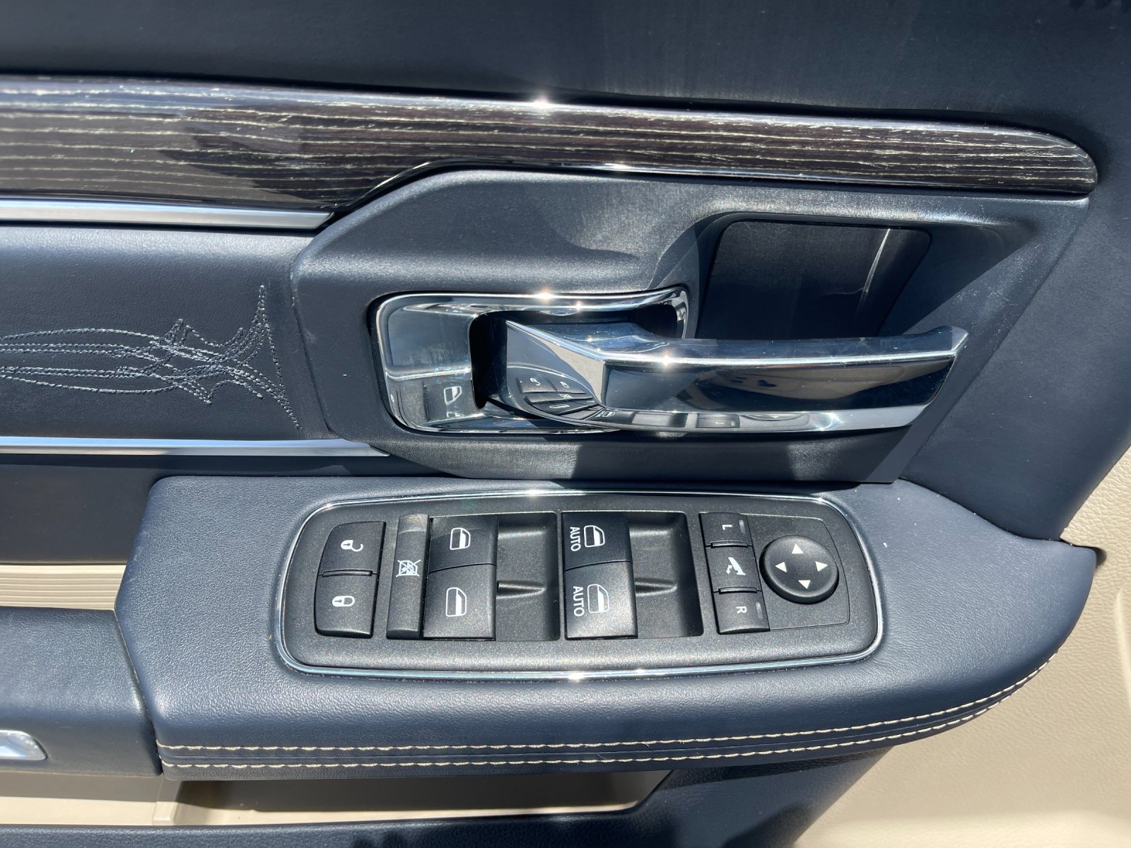 Used 2018 White Ram Laramie Longhorn image 13