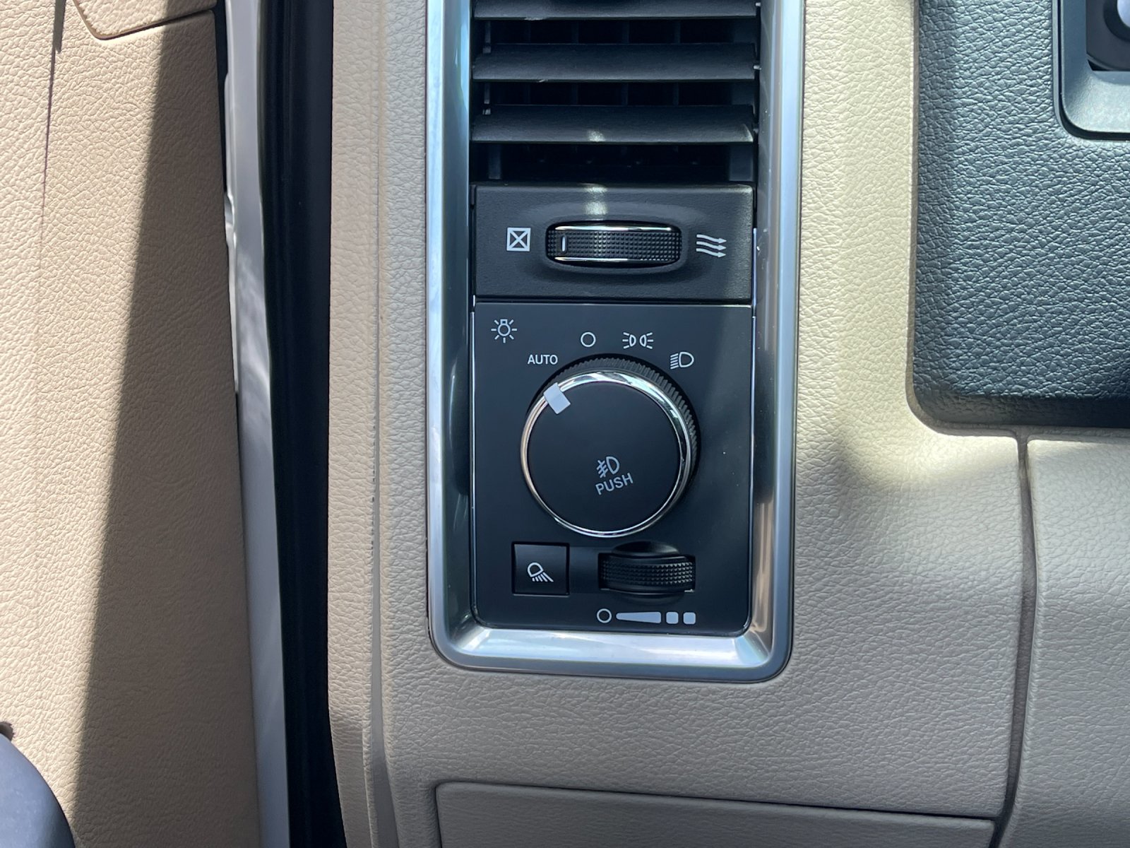 Used 2018 White Ram Laramie Longhorn image 31