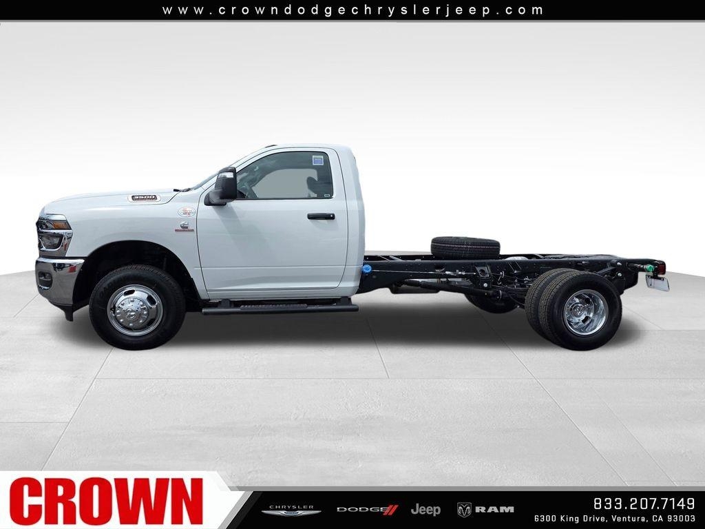 New 2026 Bright White Clear-Coat Exterior Paint RAM Tradesman image 12