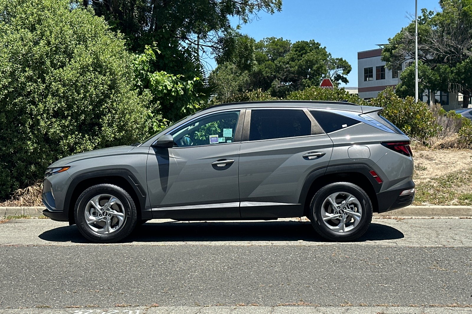 Used 2024 Gray Hyundai SEL image 6