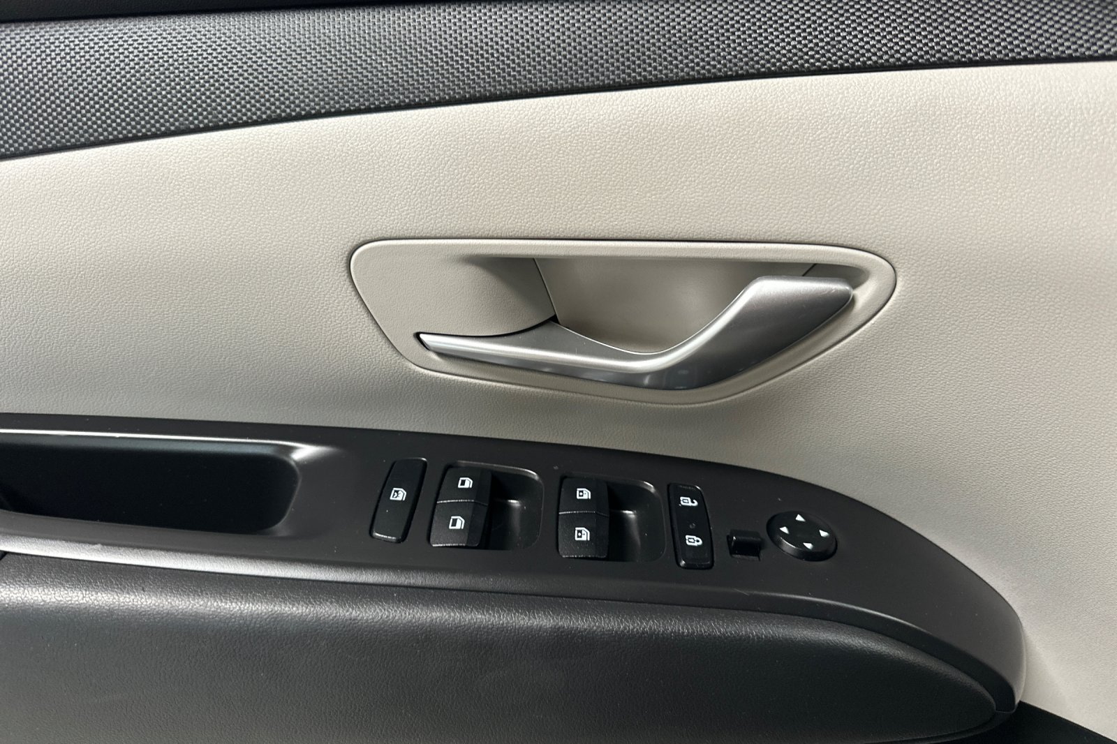 Used 2024 Gray Hyundai SEL image 10