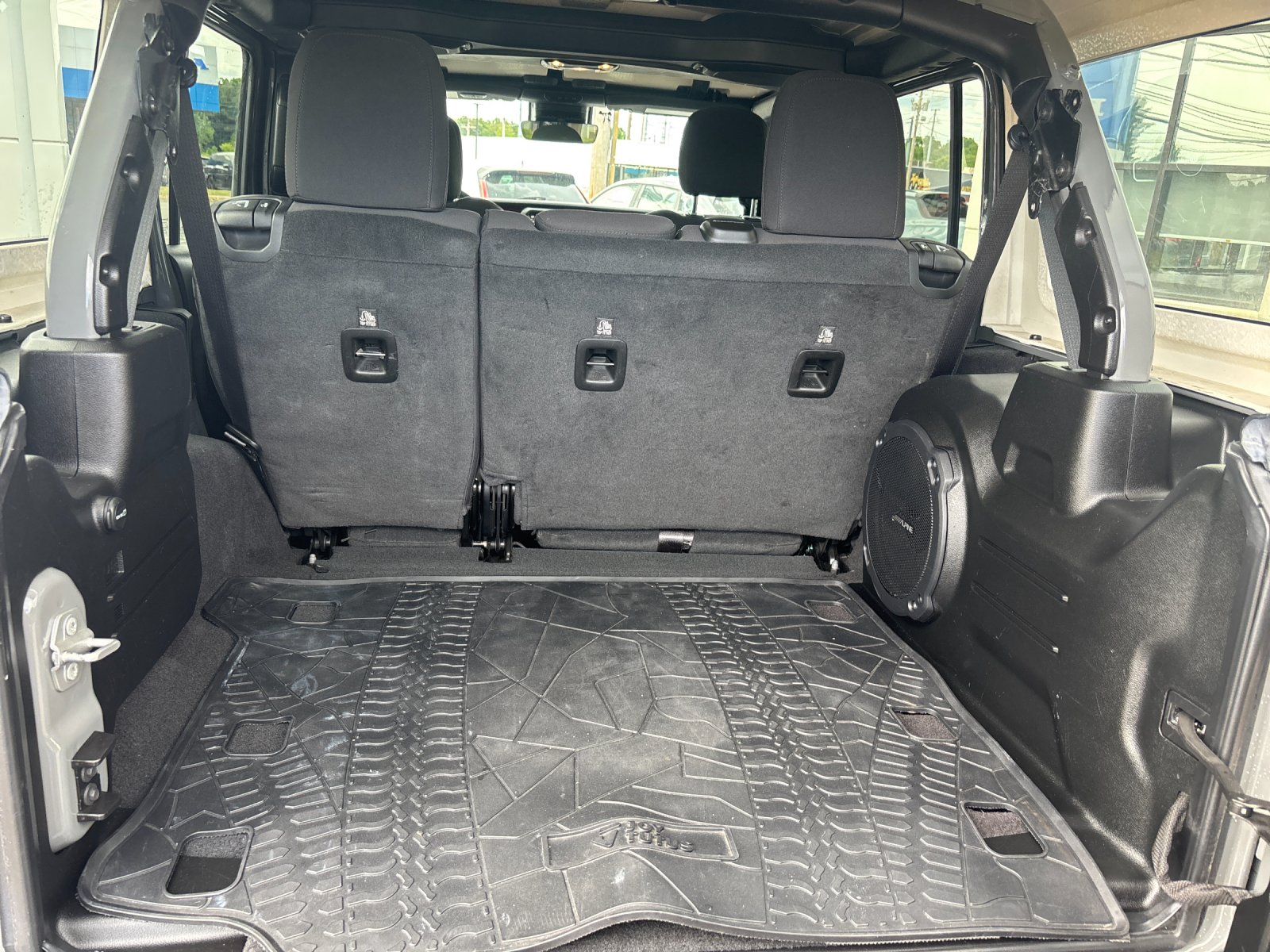 Used 2022 Gray Clearcoat Jeep Unlimited Rubicon image 16