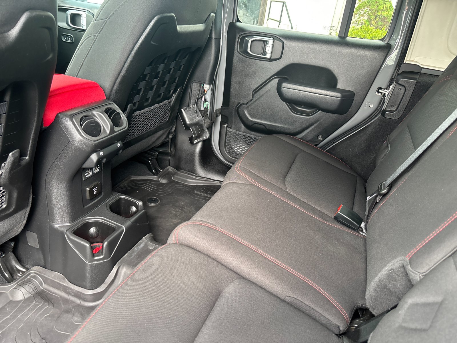 Used 2022 Gray Clearcoat Jeep Unlimited Rubicon image 13
