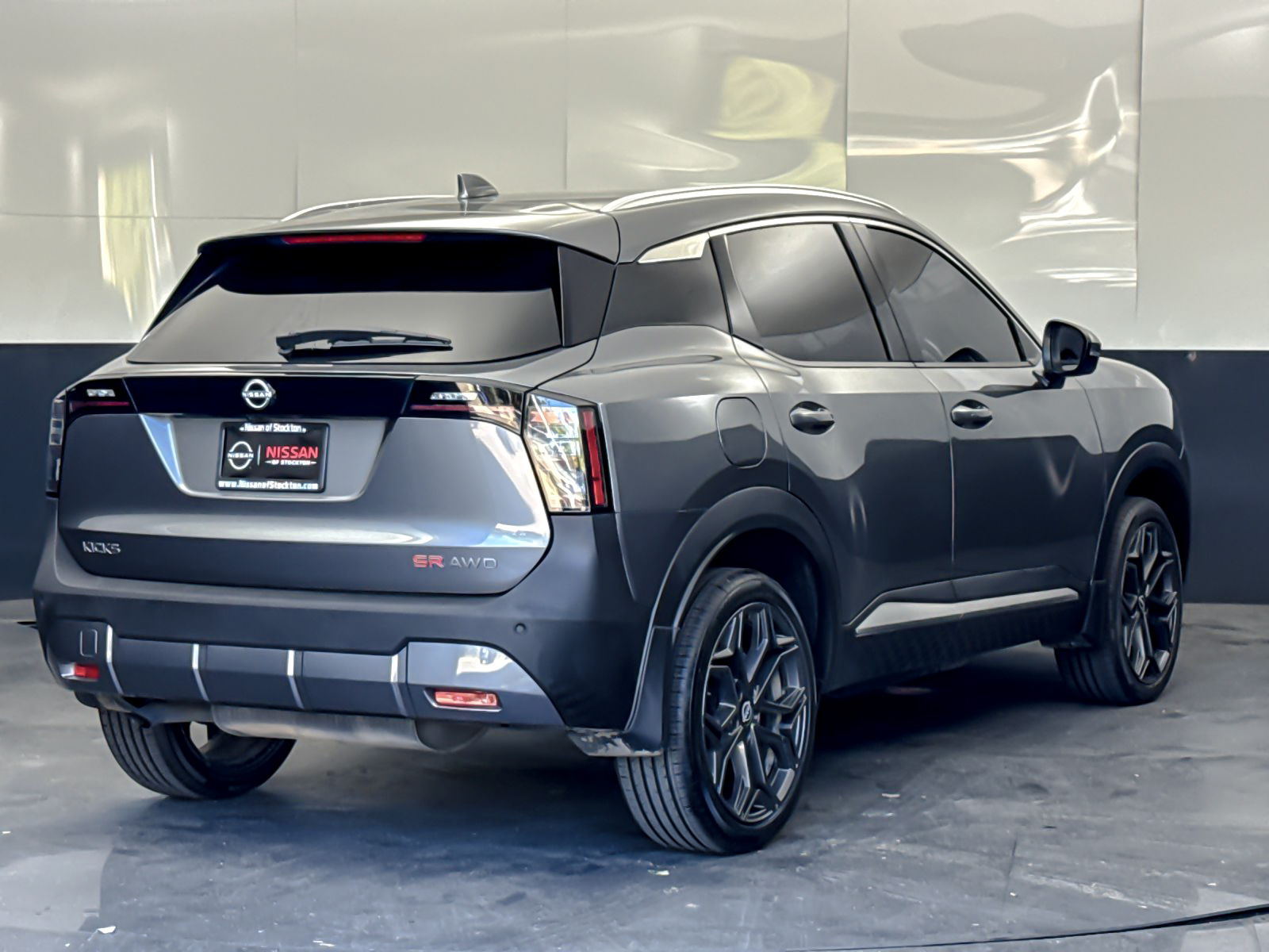 Used 2025 Gray Nissan SR image 3
