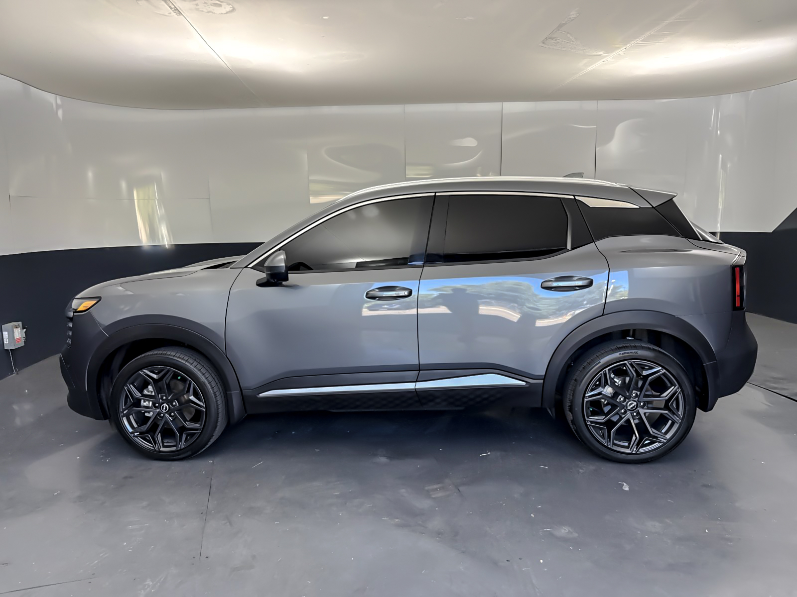 Used 2025 Gray Nissan SR image 6
