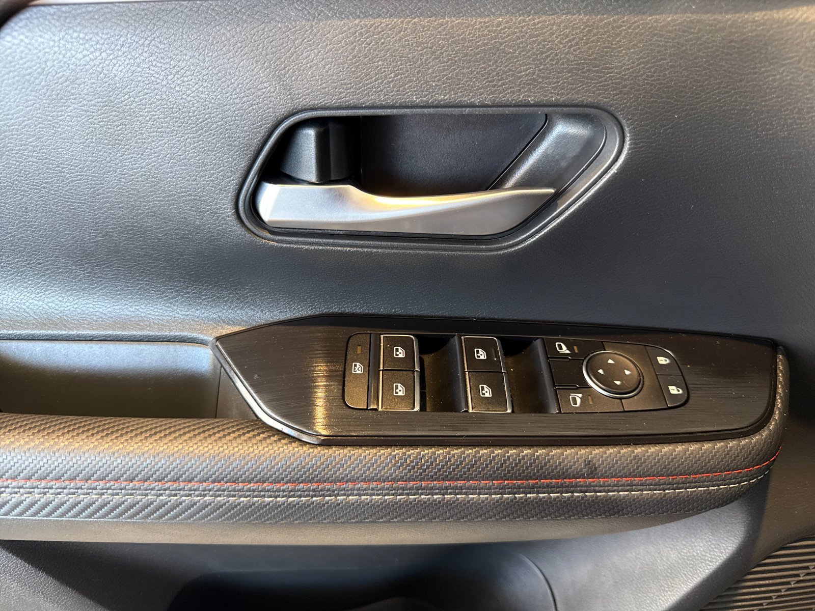 Used 2025 Gray Nissan SR image 10