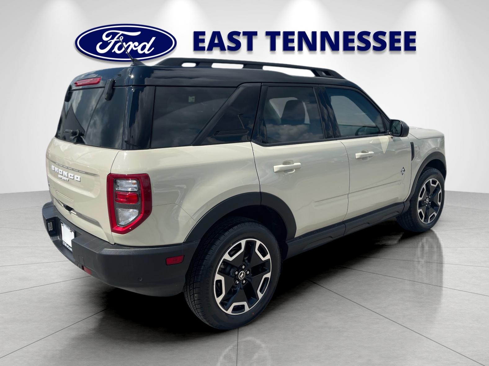 Used 2024 Desert Sand Ford Outer Banks image 3