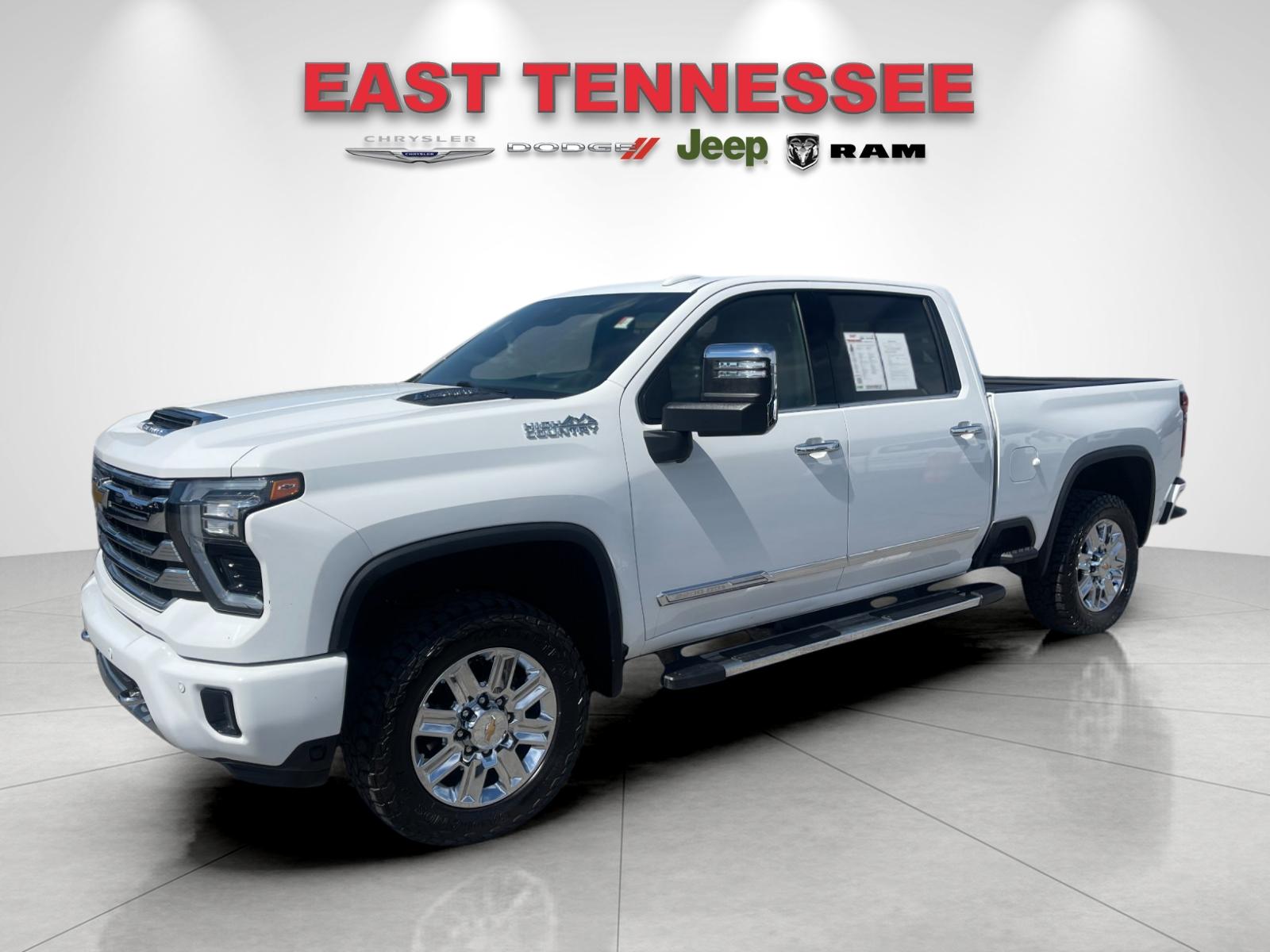 Used 2024 White Chevrolet High Country image 7
