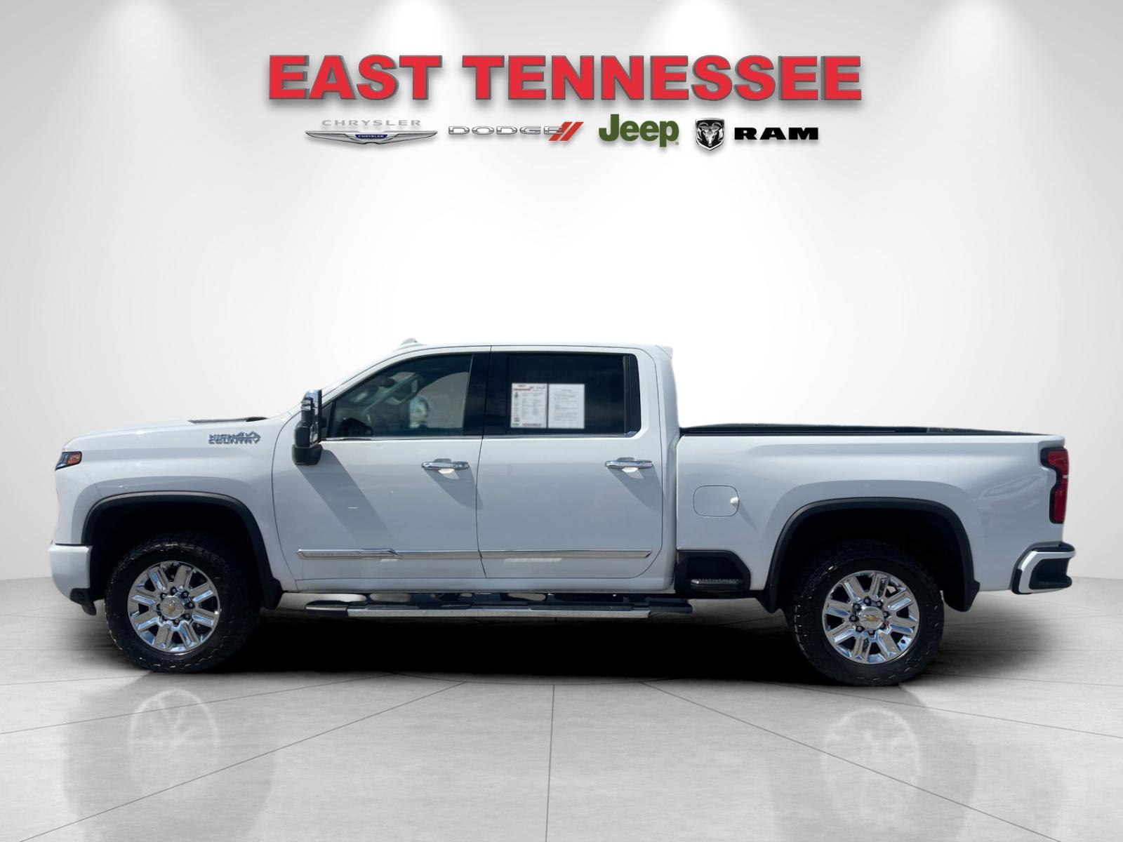 Used 2024 White Chevrolet High Country image 6