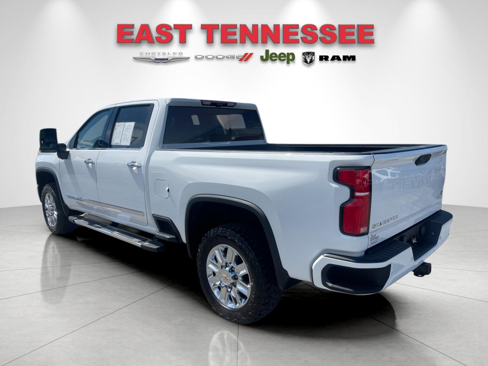 Used 2024 White Chevrolet High Country image 5