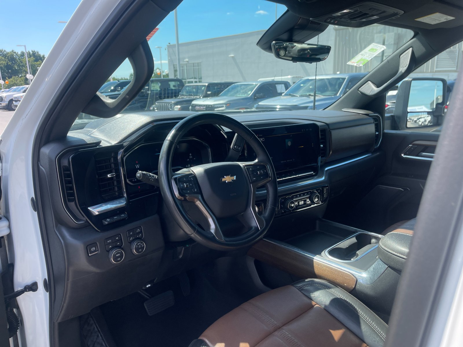 Used 2024 White Chevrolet High Country image 11