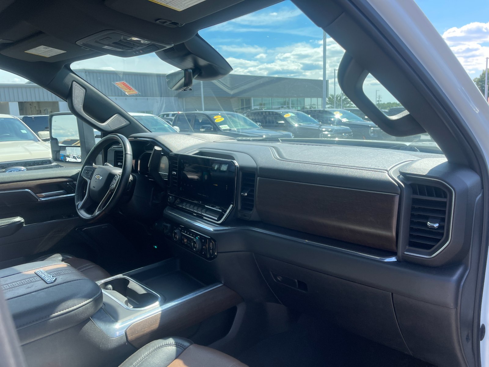 Used 2024 White Chevrolet High Country image 17