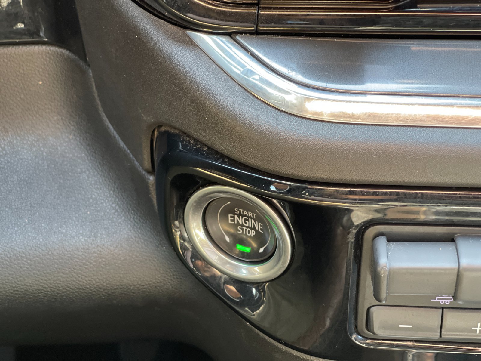 Used 2024 White Chevrolet High Country image 24