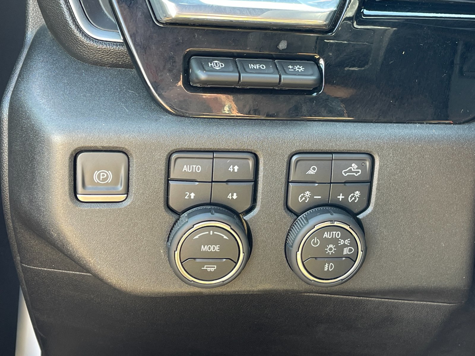 Used 2024 White Chevrolet High Country image 30