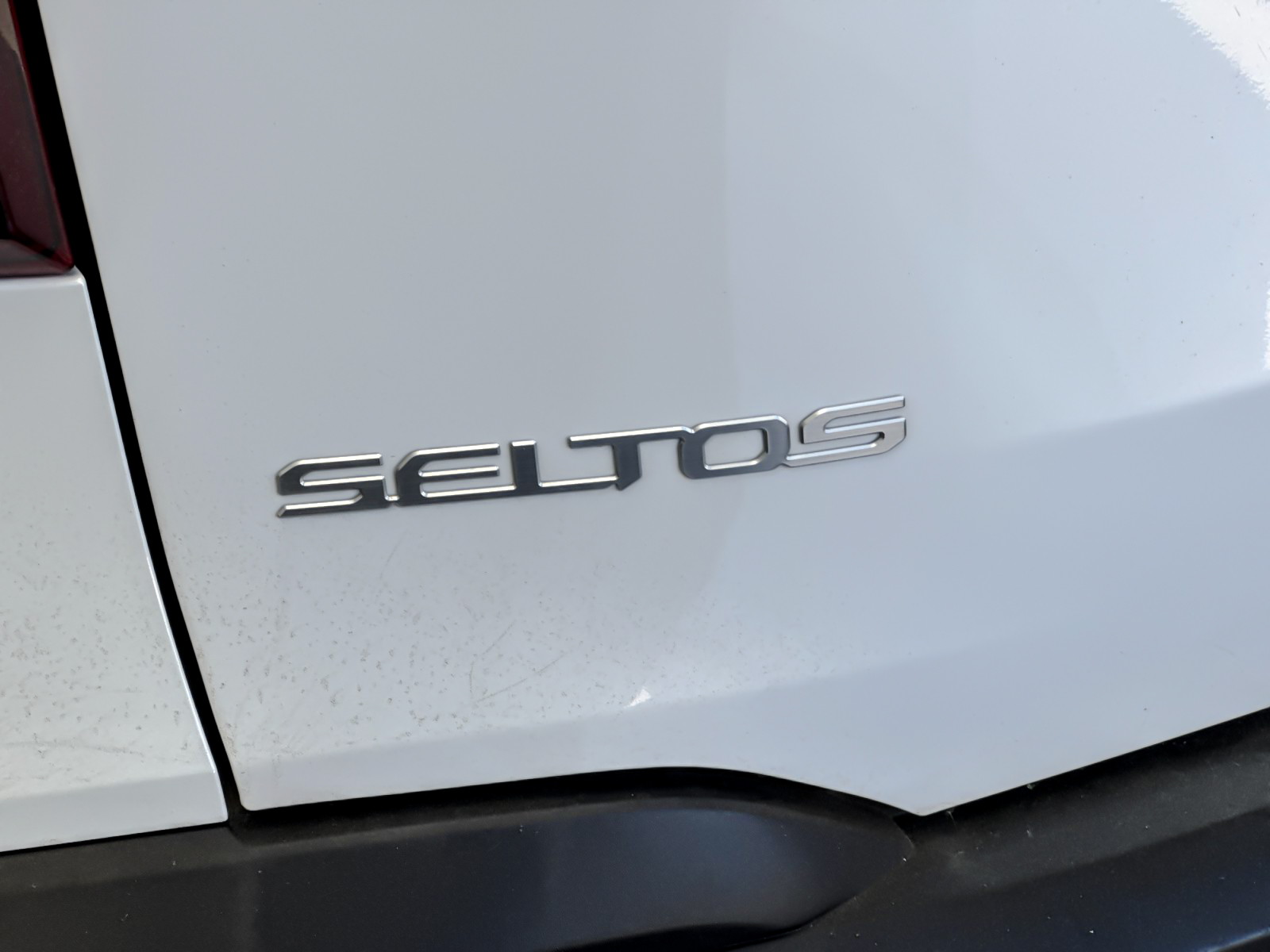 Used 2024 White Kia LX image 24