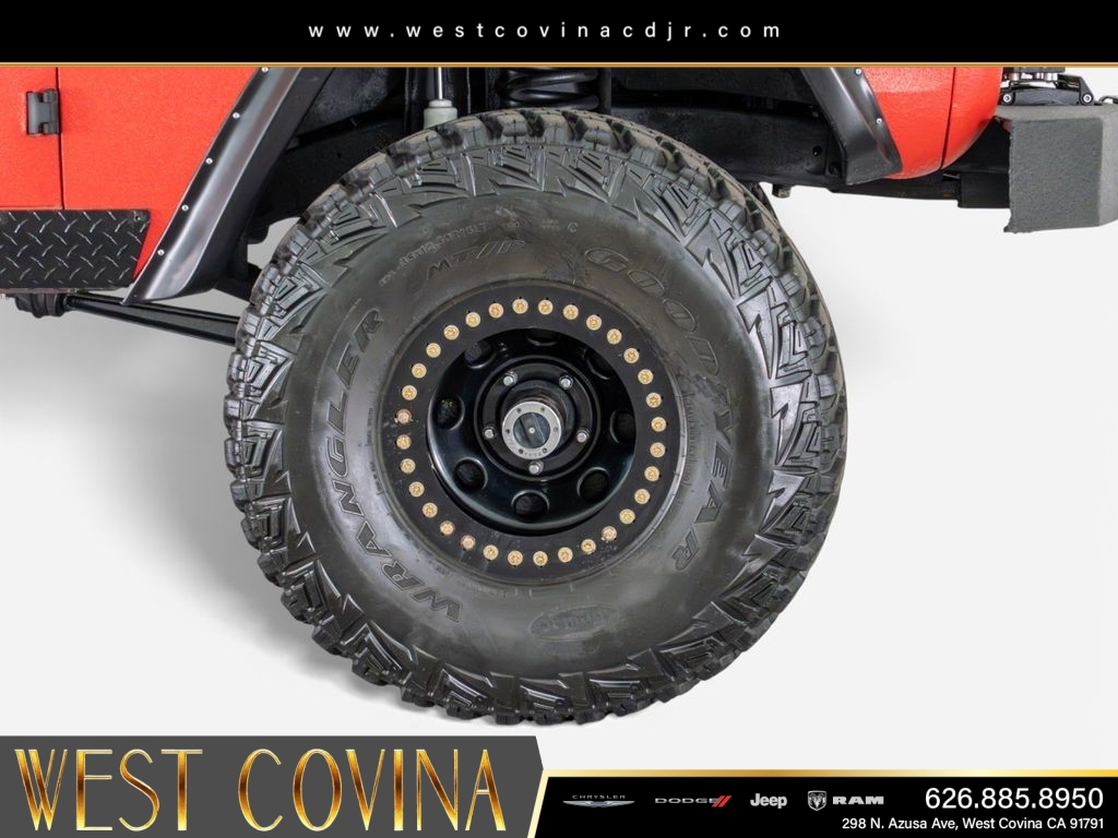 Used 1972  Ford 2dr Convertible image 9