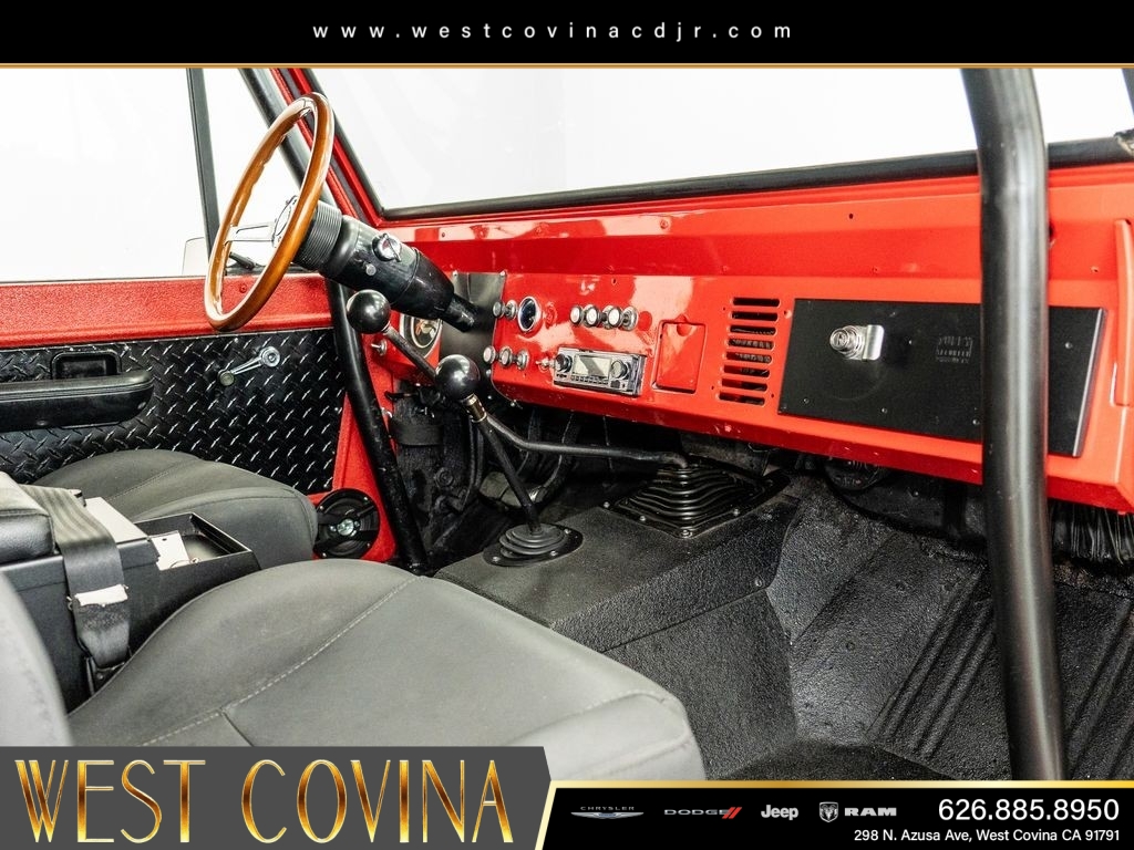 Used 1972  Ford 2dr Convertible image 16