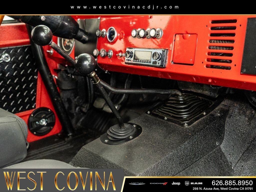Used 1972  Ford 2dr Convertible image 17