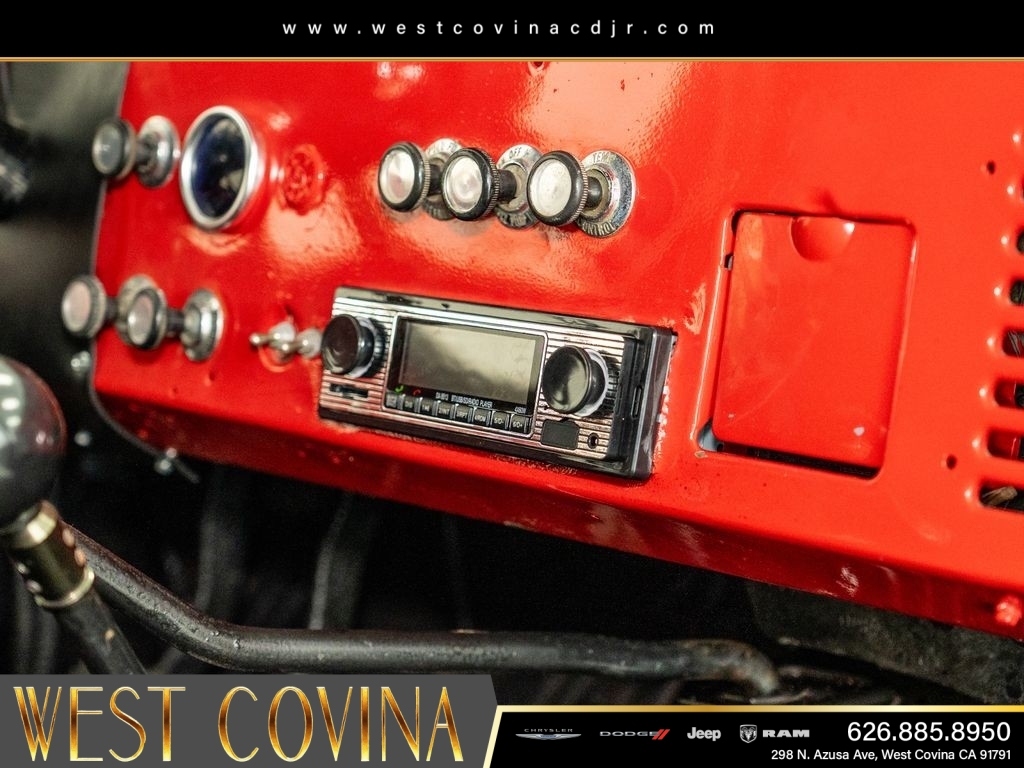 Used 1972  Ford 2dr Convertible image 18